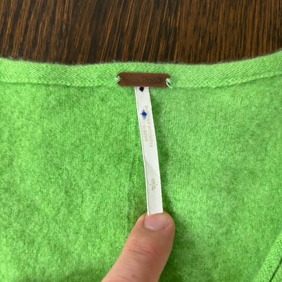 Free People Top Green Cashmere Knit V Neck Pullover Sweater Women’s Small Petite - Picture 2 of 6